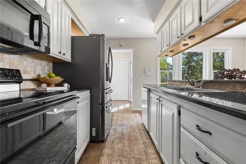 Kitchen - 4357 Cherry Tree Ln, Harrison, AR 72601 photo 2 of 3