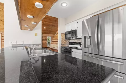 Kitchen - 4357 Cherry Tree Ln, Harrison, AR 72601 photo 3 of 3