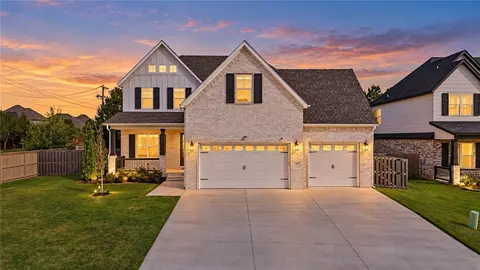 1302 Clarendon Ave, Bentonville, AR 72713