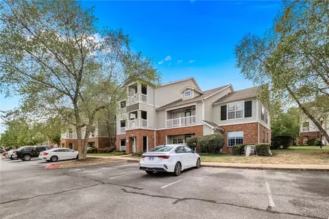4245 Meadow Creek Cir #102, Fayetteville, AR 72703