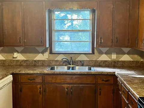 Kitchen - 106 Alberta St, Harrison, AR 72601 photo 2 of 3