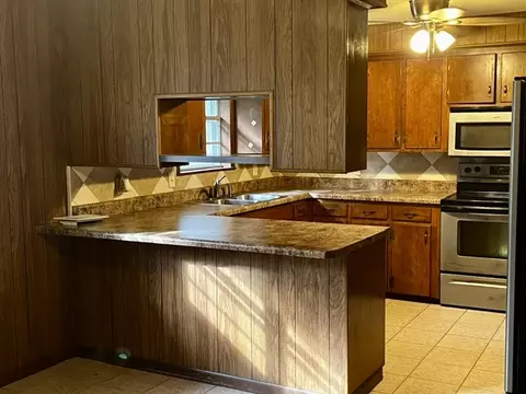 Kitchen - 106 Alberta St, Harrison, AR 72601 photo 1 of 3