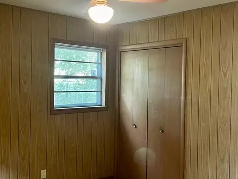 Bedroom - 106 Alberta St, Harrison, AR 72601 photo 2 of 5