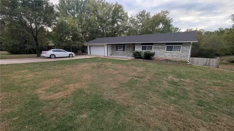 117 N Cynthia Ave, Farmington, AR 72730