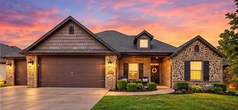 1120 E Huntleigh Dr, Bentonville, AR 72713