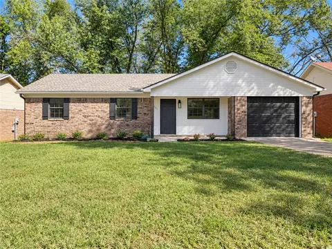 607 Twin Oak Dr, Russellville, AR 72802