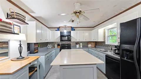 Kitchen - 22016 War Eagle Blacktop Rd, Springdale, AR 72764 photo 1 of 2
