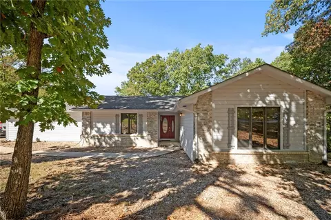 2 Stuart Cir, Bella Vista, AR 72714