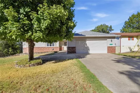 150 Holiday Island Dr, Holiday Island, AR 72631