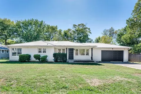 107 E Parks St, Prairie Grove, AR 72753