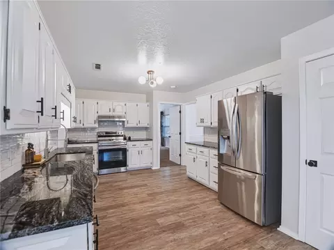 Kitchen - 4100 Clark Ave, Springdale, AR 72762 photo 3 of 5