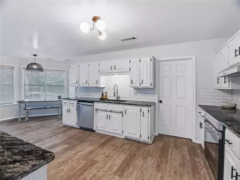 Kitchen - 4100 Clark Ave, Springdale, AR 72762 photo 5 of 5