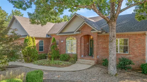 4 Hopeman Ln, Bella Vista, AR 72715