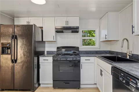 Kitchen - 280 Davis St, West Fork, AR 72774 photo 1 of 2