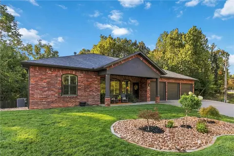 8 Chelmsworth Dr, Bella Vista, AR 72715