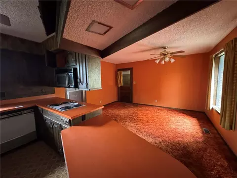 Living - 577 Blackwood Dr, Harrison, AR 72601 photo 2 of 2