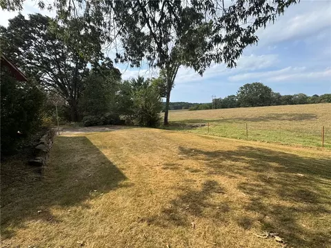 Exterior - 577 Blackwood Dr, Harrison, AR 72601 photo 3 of 4