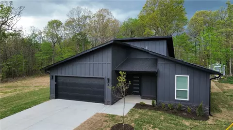 4 Shetland Cir, Bella Vista, AR 72715
