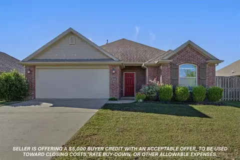 4811 W Croft Dr, Fayetteville, AR 72704