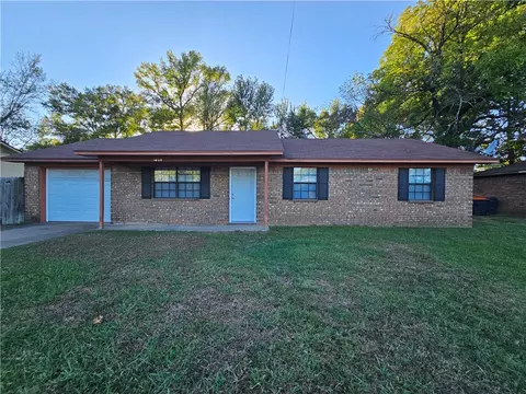 1604 S Baltimore Ave, Russellville, AR 72802