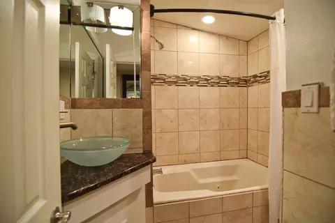 Bath - 16496 Willow Dr, Rogers, AR 72756 photo 3 of 3
