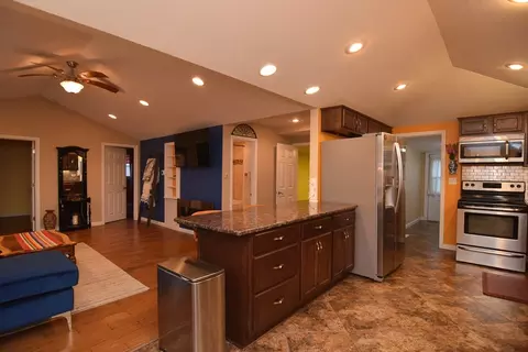 Kitchen - 16496 Willow Dr, Rogers, AR 72756 photo 4 of 4