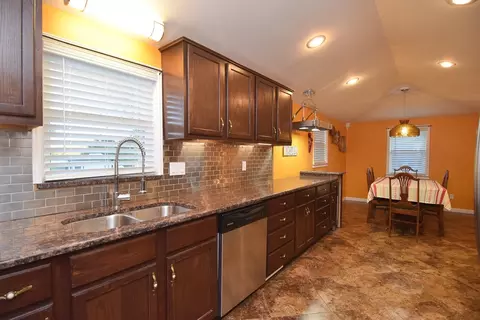 Kitchen - 16496 Willow Dr, Rogers, AR 72756 photo 3 of 4