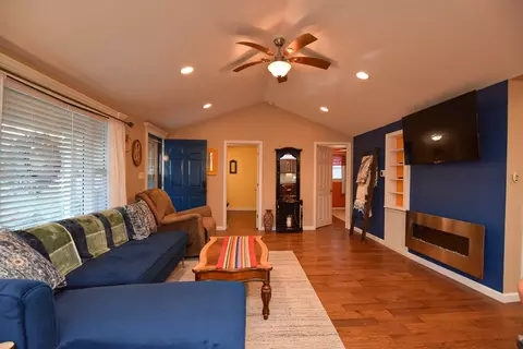 Living - 16496 Willow Dr, Rogers, AR 72756 photo 2 of 3