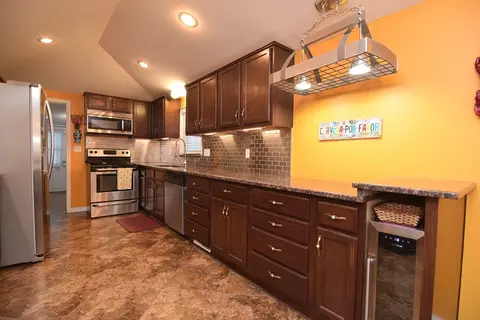 Kitchen - 16496 Willow Dr, Rogers, AR 72756 photo 2 of 4