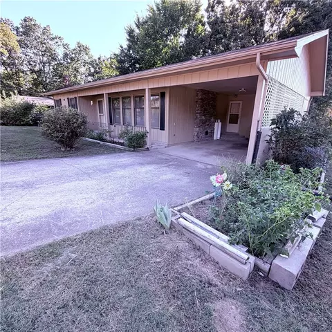 2 Ulverston Dr, Bella Vista, AR 72714