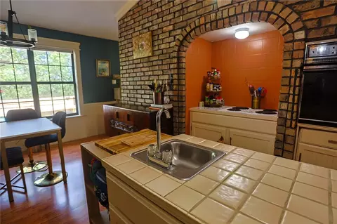 Kitchen - 40 Windwood Loop, Conway, AR 72034 photo 6 of 7