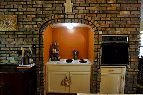 Kitchen - 40 Windwood Loop, Conway, AR 72034 photo 2 of 7