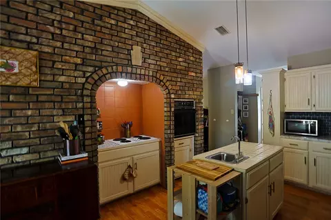 Kitchen - 40 Windwood Loop, Conway, AR 72034 photo 3 of 7