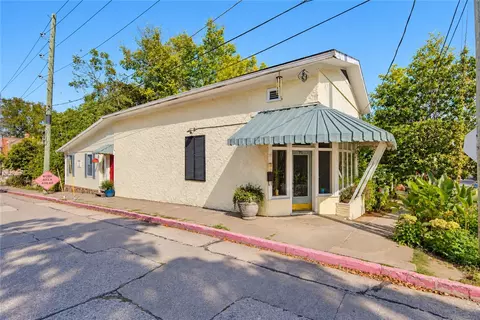 75 Mountain St, Eureka Springs, AR 72632