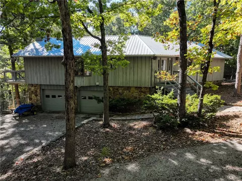 321 Hummingbird Ln, Eureka Springs, AR 72632