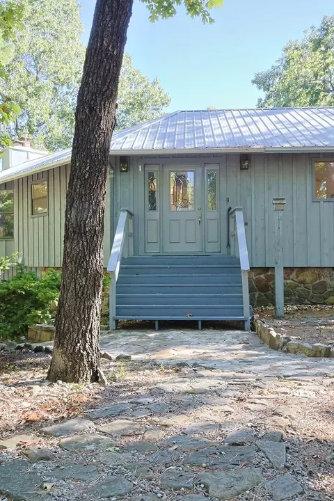 321 Hummingbird Ln, Eureka Springs, AR 72632