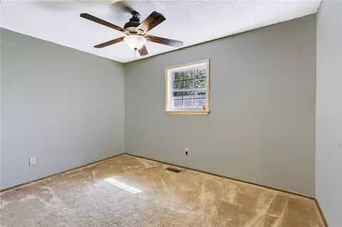 Bedroom - 520 E Gordon Ave, Harrison, AR 72601 photo 4 of 7