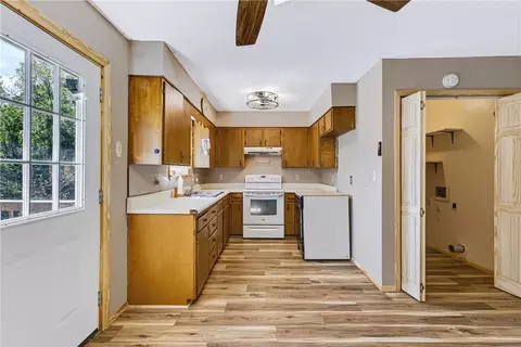 Kitchen - 520 E Gordon Ave, Harrison, AR 72601 photo 2 of 2