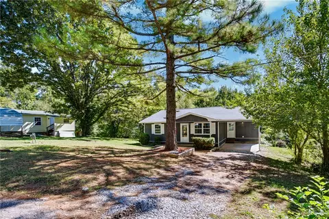 Exterior - 520 E Gordon Ave, Harrison, AR 72601 photo 2 of 9