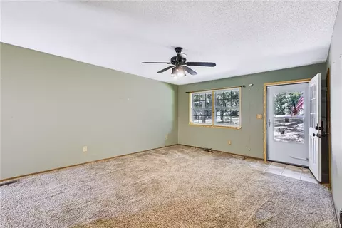 Living - 520 E Gordon Ave, Harrison, AR 72601 photo 4 of 4