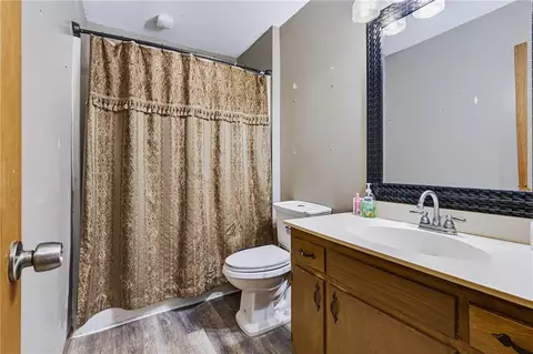 Bath - 520 E Gordon Ave, Harrison, AR 72601 photo 1 of 1