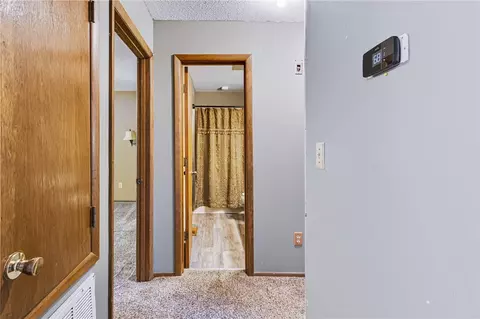 Entry Way - 520 E Gordon Ave, Harrison, AR 72601 photo 1 of 1