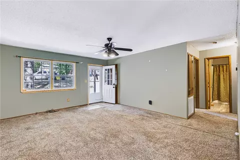 Living - 520 E Gordon Ave, Harrison, AR 72601 photo 3 of 4