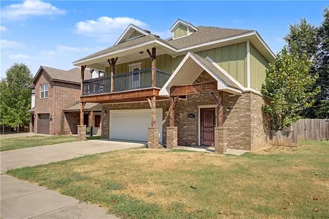 1395 N Sicily Ln, Fayetteville, AR 72704