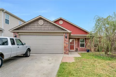 1060 S Jaybird Ln, Fayetteville, AR 72701