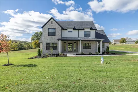 669 Knollwood Dr, Fayetteville, AR 72703