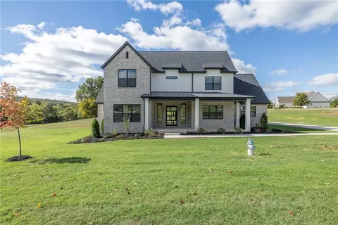 669 Knollwood Dr, Fayetteville, AR 72703