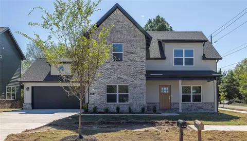 325 W Pear St, Fayetteville, AR 72703