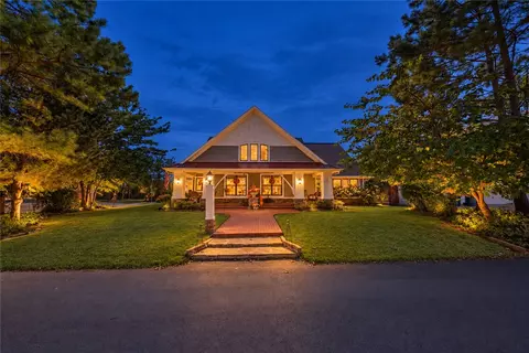 601 NW Jackson St, Bentonville, AR 72712