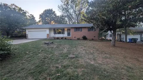 1351 N Stephens Ave, Fayetteville, AR 72703